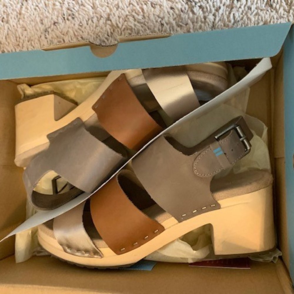 TOMS NWT Phoebe Clog size 8.5
